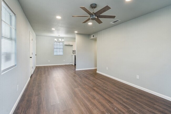 Building Photo - 208 N Coleman St