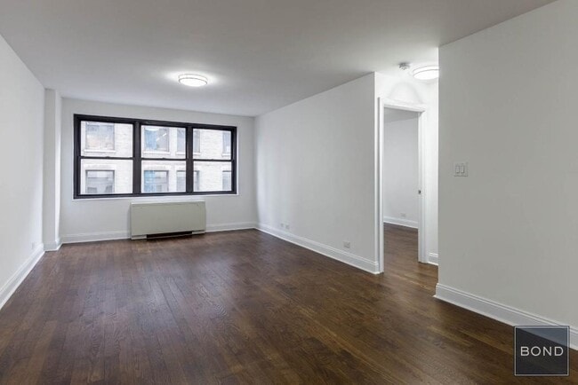 Primary Photo - 96 Fifth Avenue