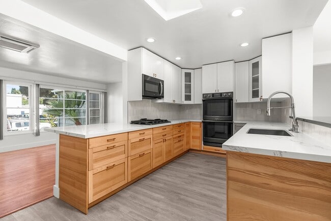 Building Photo - 7843 Quince St