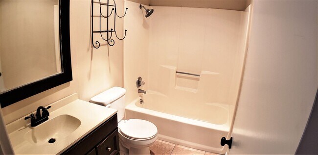 Building Photo - 956 Sunmeadow Dr