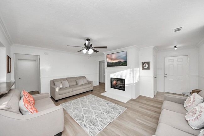 Building Photo - 20403 Blue Juniper Dr