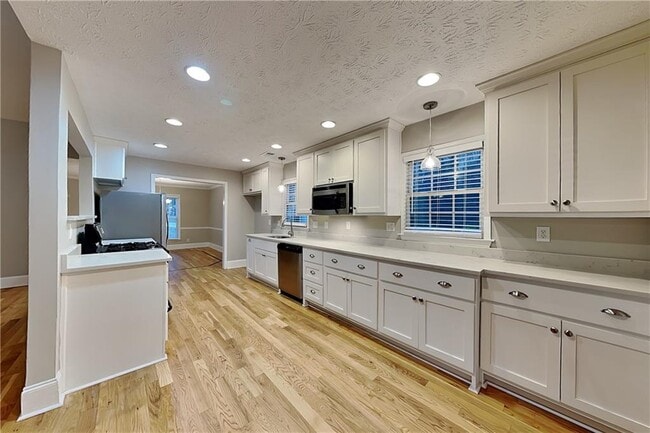 Building Photo - 215 Hersfeld Ct