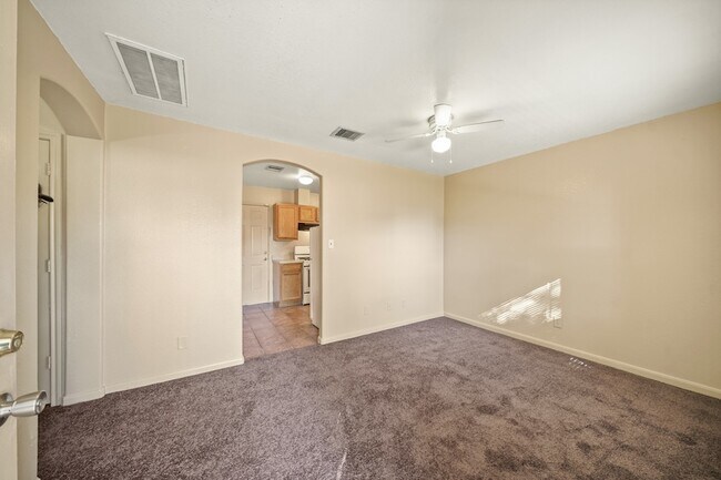 Building Photo - 4636 Mayflower St