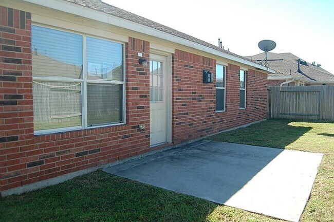 Building Photo - 30415 Deleon Fields Dr