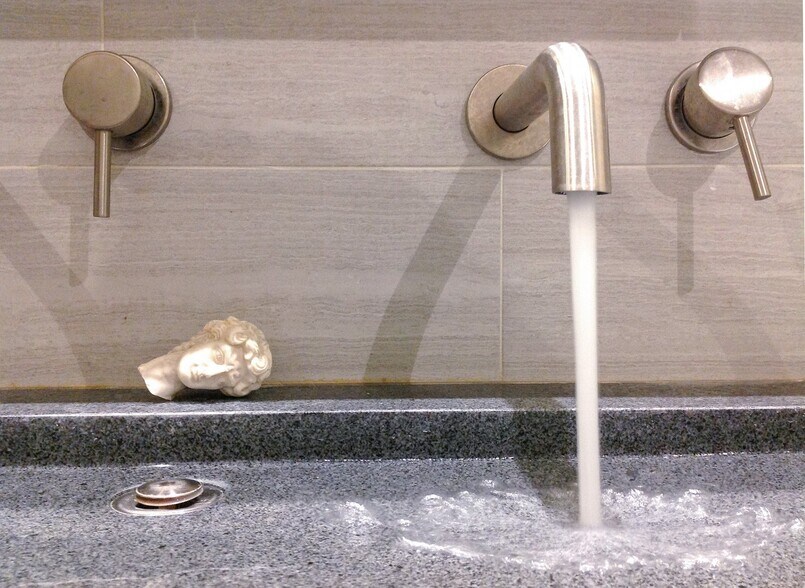 Building Photo - 315 E 8th St