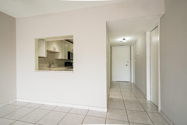 Building Photo - 2200 E Hallandale Beach Blvd