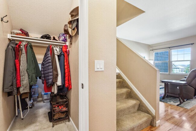 Building Photo - 3 Bedroom, 3 Bth Townhome with 2 Car Garage