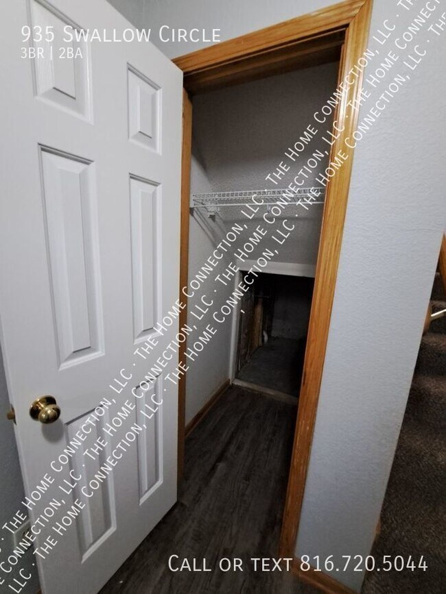 Building Photo - 935 Swallow Cir