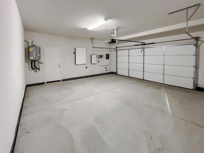 Building Photo - NEWER CONSTRUCTION ~SOLAR~ 3 BED 3 BATH BE...