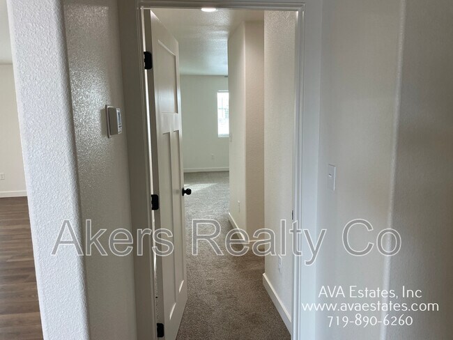 Building Photo - 970 S Coral Pl