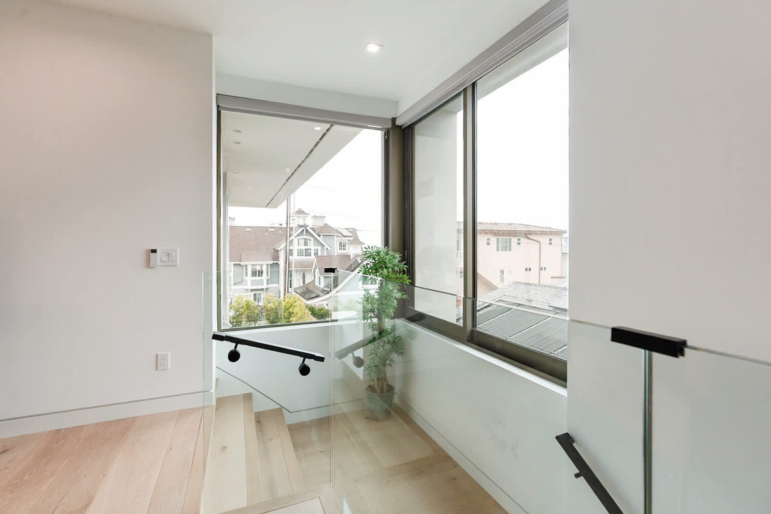 Building Photo - 5511 Los Robles Dr
