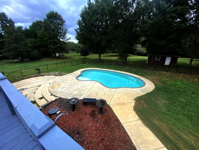 Building Photo - Spacious 1 acre house with pool