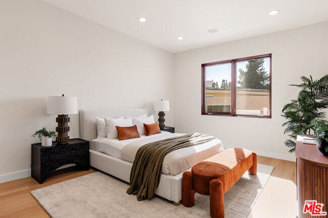 Building Photo - 3116 Elvido Dr