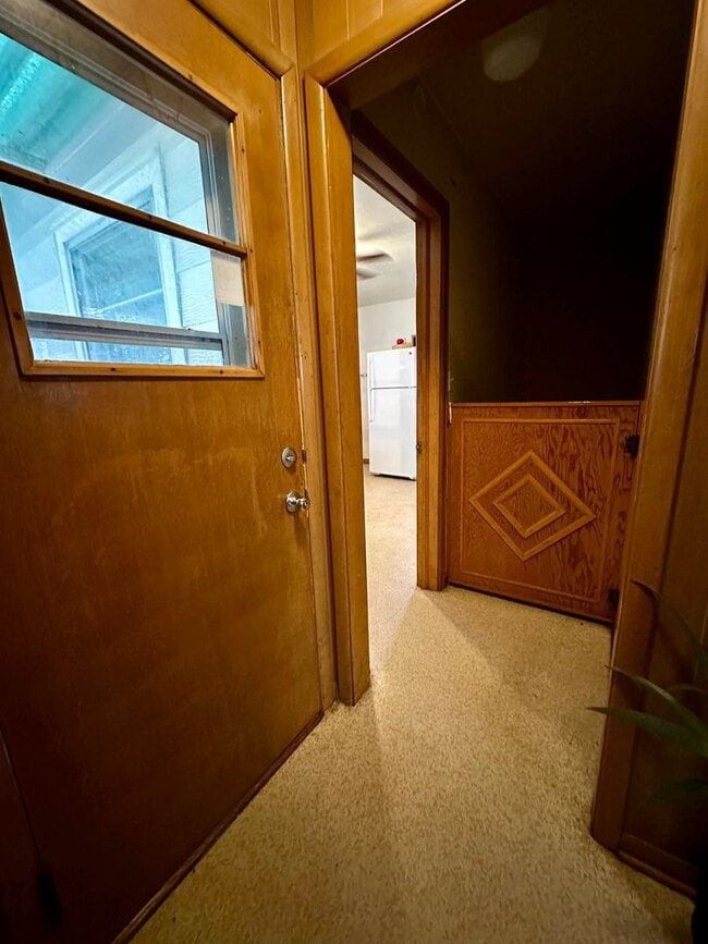 Building Photo - 3bed, 1 bath home for rent in Waterloo.