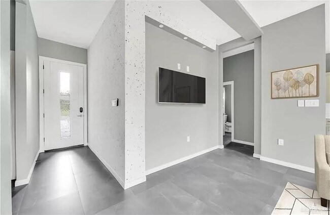 Building Photo - 310 Frankie Ave