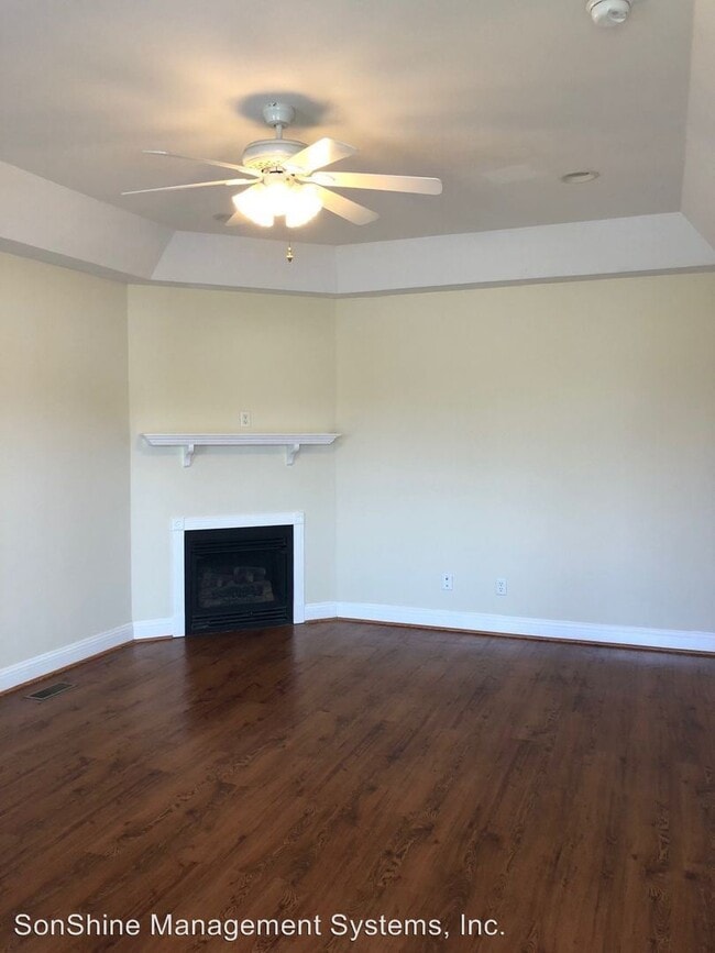 3 br, 2 bath House 904 Orion Hills Ct. 904 Orion Hills Ct Effingham