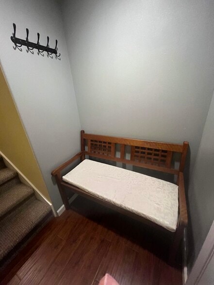 Opposite wall entryway - 4824 San Francisco Dr NE