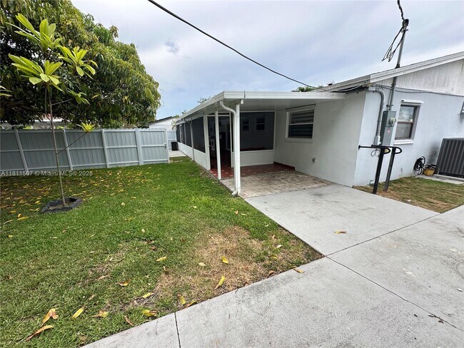 Building Photo - 15640 SW 102nd Pl