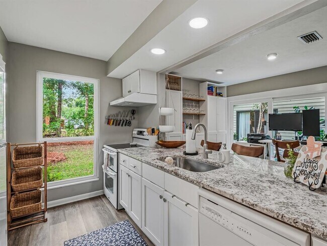 Building Photo - 3335 Micanopy Trail