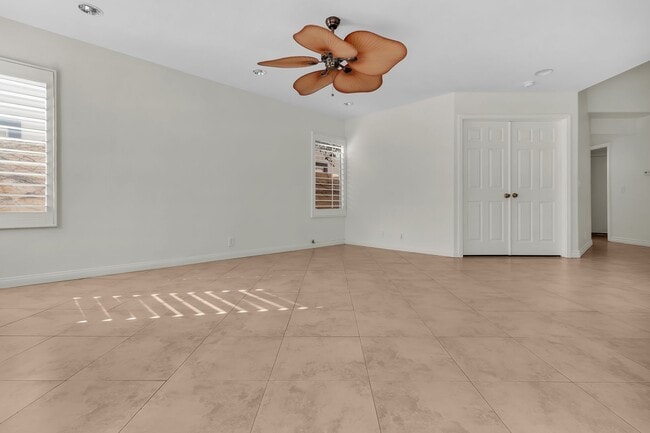 Building Photo - 2101 Vallejo Dr