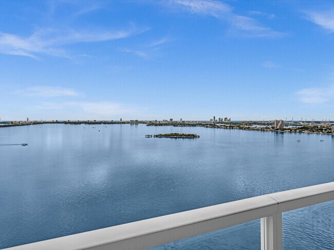 Building Photo - 665 NE 25th St