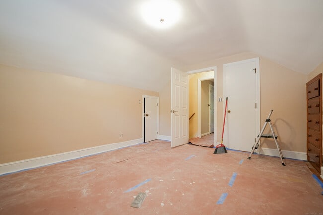 Building Photo - 70 Oakridge Rd