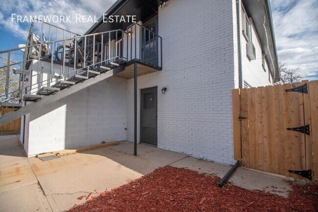 Building Photo - 1509 3rd Ave