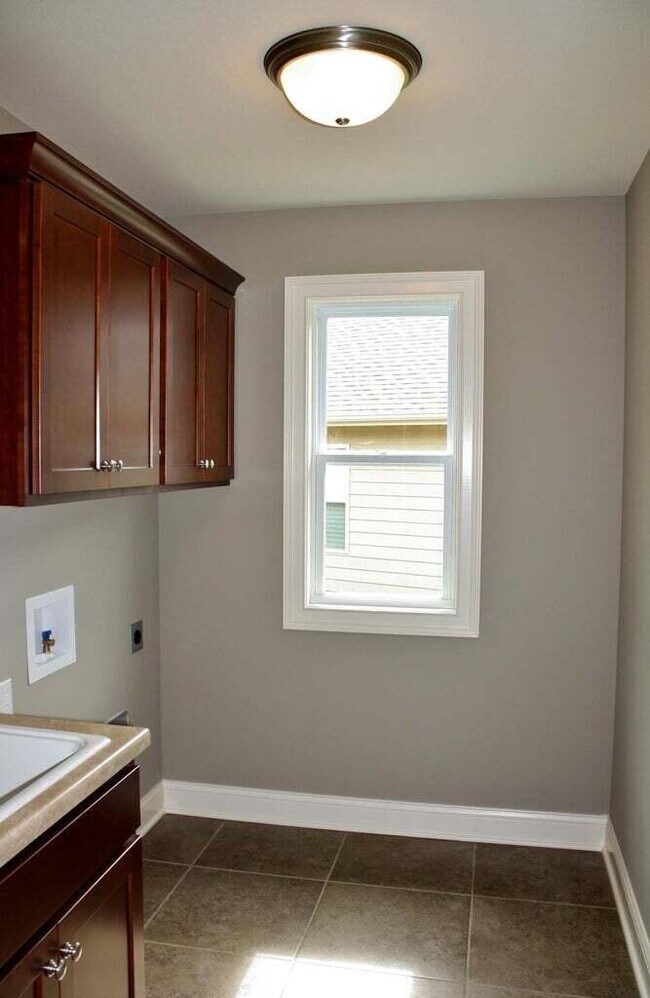 Building Photo - 4504 Weybridge Dr