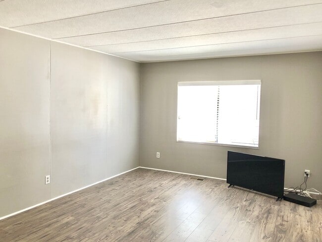 Building Photo - Awesome Updated Single Story in The Darling "Farm" Community of Wildomar, Close to Everything, bu...