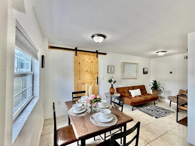 Building Photo - 2575 S Himes Ave