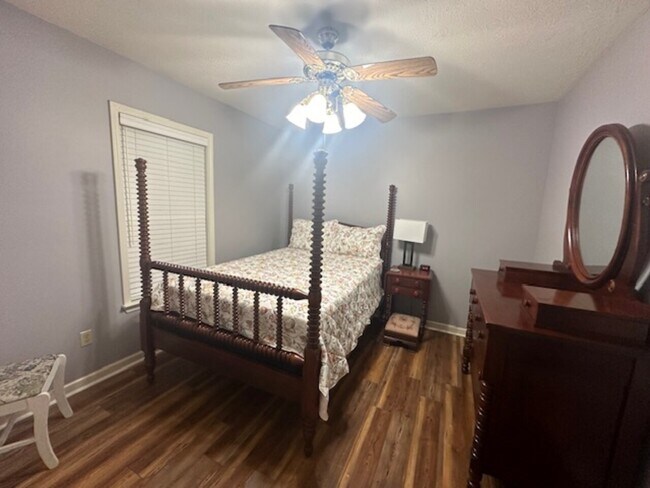 Building Photo - 4 Walnut Grove Cove