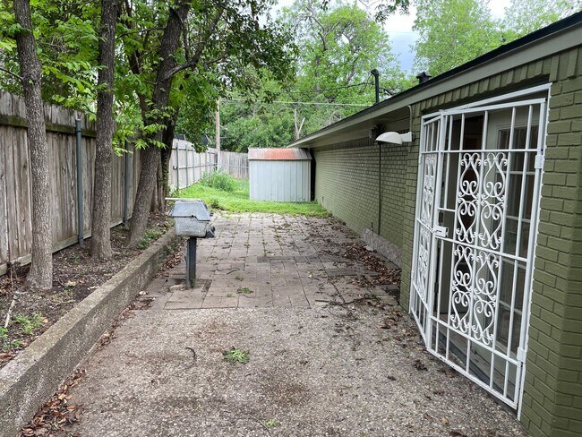 Building Photo - 3701 Austin Ave