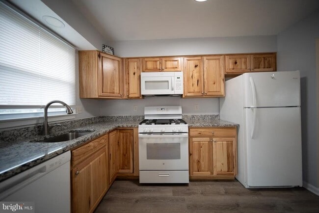 Building Photo - 11209 Caroline Ave