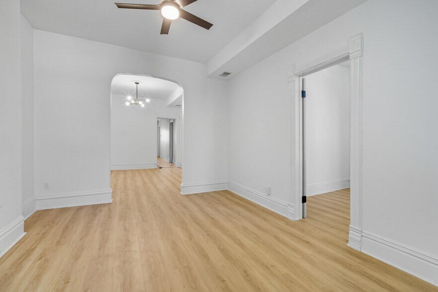 Building Photo - 2609 W Iowa St