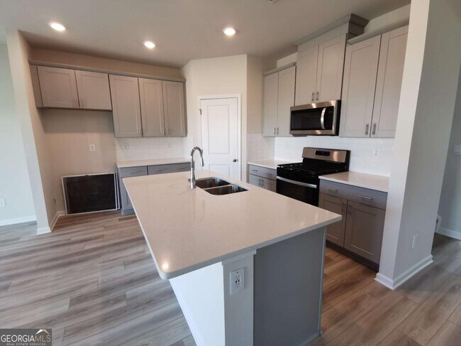 Building Photo - 6025 White Sycamore Pl