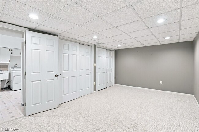 Building Photo - 6832 Green Ridge Ave