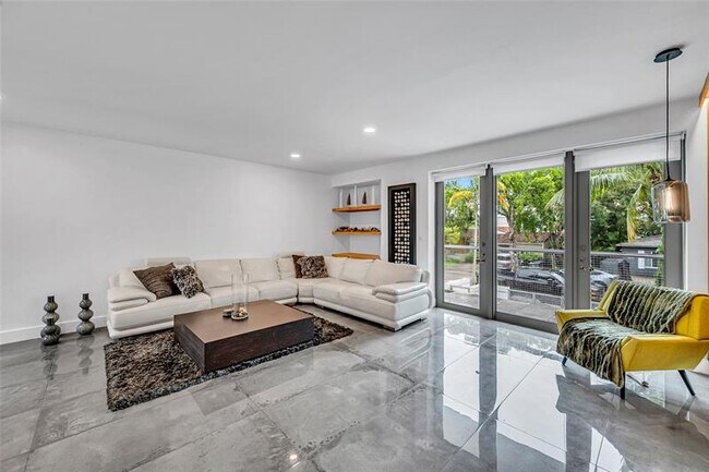 Building Photo - 1511 NE 4th Pl