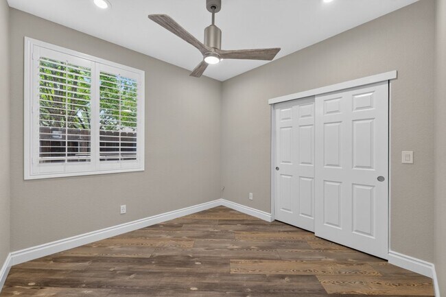 Building Photo - 1647 Gateway Dr