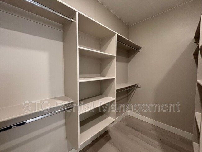 Building Photo - 840 Twin Lakes Dr