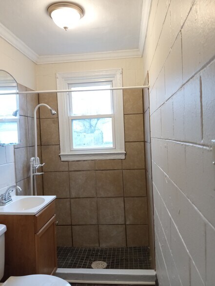 Building Photo - 2947 Schofield Ave