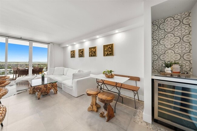 Building Photo - 2301 Collins Ave
