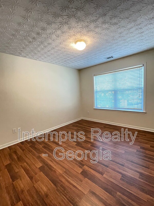 Building Photo - 2054 Pierce Way