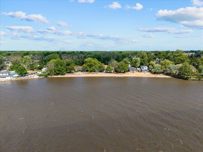 Building Photo - 309 S River Walk