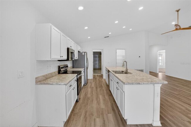 Building Photo - 522 Pentas Ln