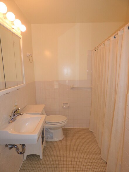 Building Photo - 4043 18th Ave NW