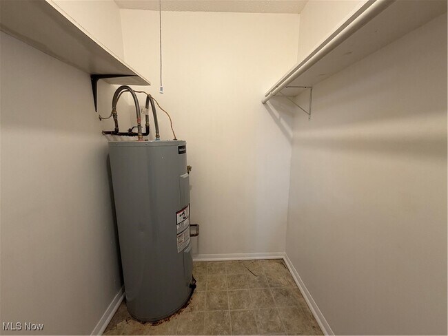 Building Photo - 4107 Orchard Dale Dr NW