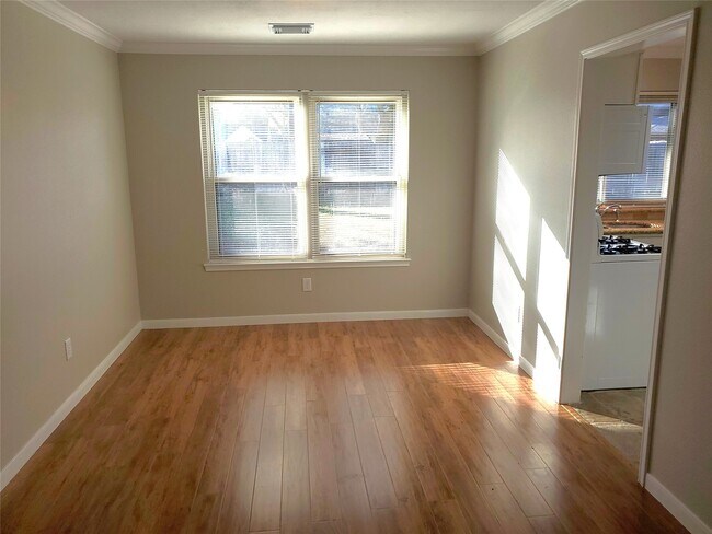Building Photo - 2111 Aberdeen Dr