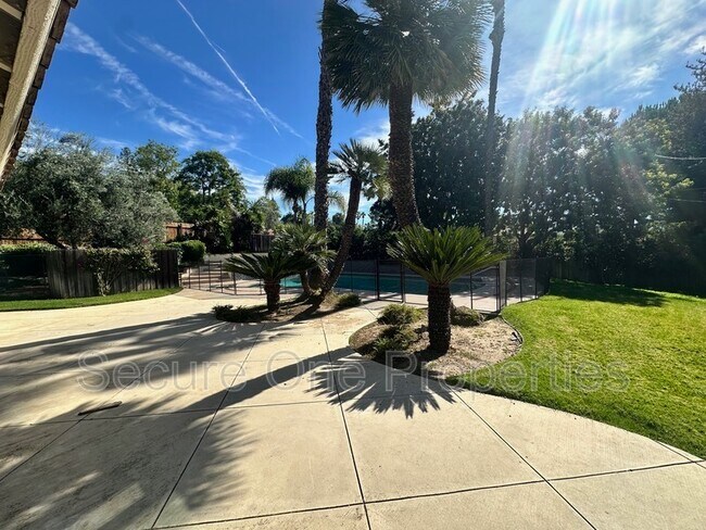 Building Photo - 1390 Calle Pecos