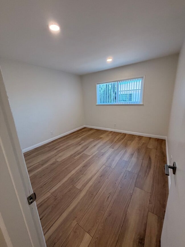 Building Photo - Completely Remodeled, Spacious 2 Bedroom Apartment For Rent w/ Parking!