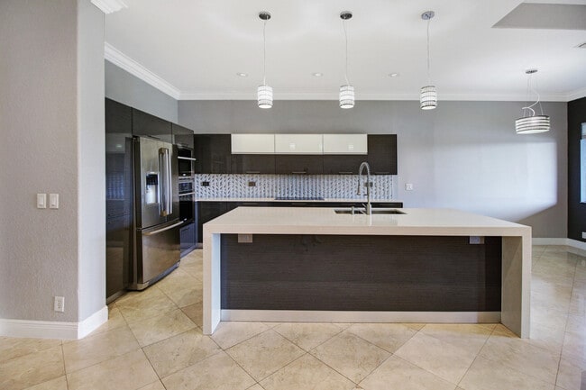 Building Photo - 12370 NW 78th Manor